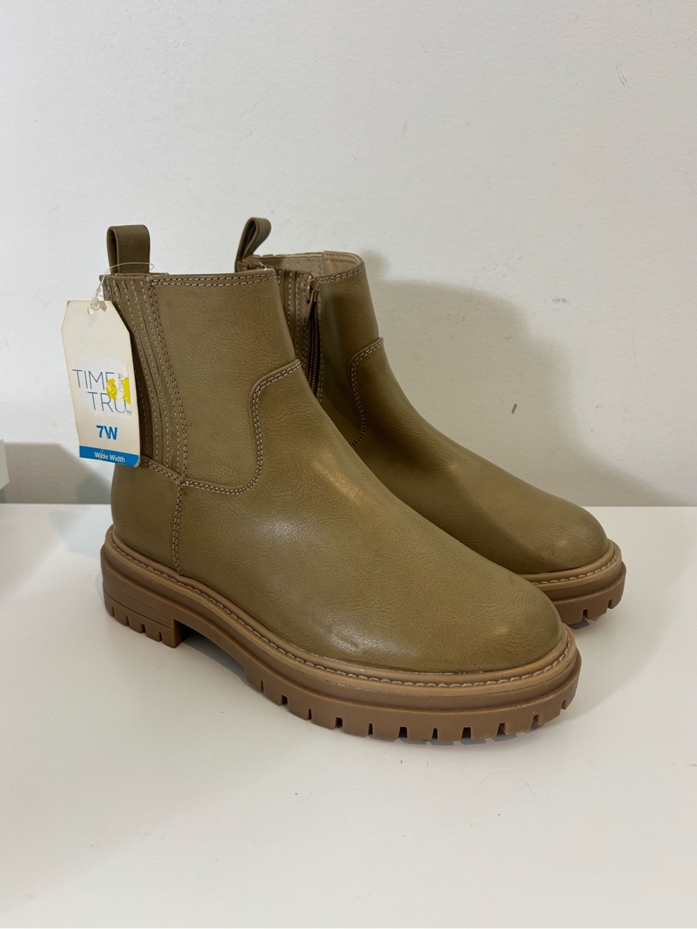 TIME AND TRU Women 7W Khaki Chelsea Lug Sole Boots NWT Casual Memory Foam